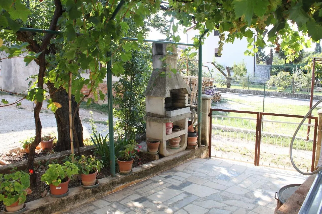 Apartments With A Parking Space Umag - 7066 Kroatië