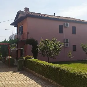 Ostanak kod kuće App Sabolic, Umag